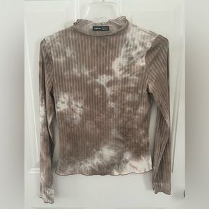 Tan and cream tie-dye turtle neck